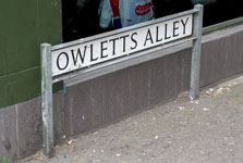 Owlett's Alley sign